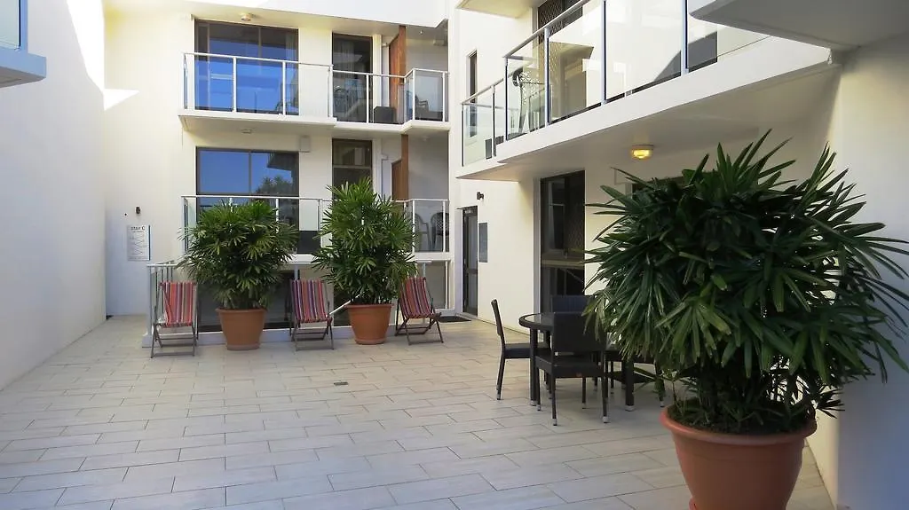**** Aparthotel Bayview Beachfront Apartments, In Town Right On The Beach Byron Bay Australia
